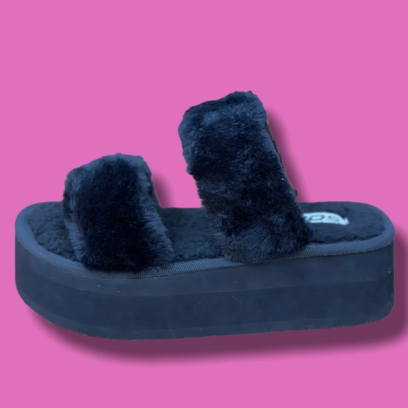 Soda Walking Black Fur Strap Wedge Platform Sandal - Picture 3 of 6